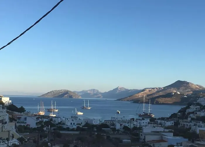 Looby\'S At Christos Leros