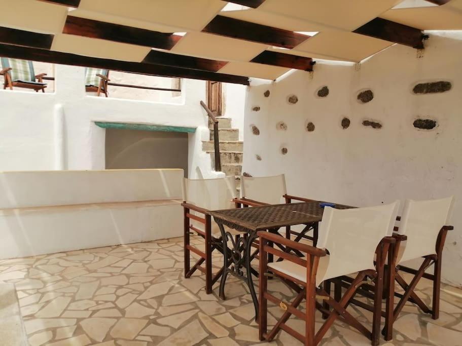 Looby's At Christos Leros * Panteli